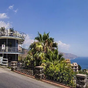 taormina-palace-hotel.sicilyhotelsitaly.net/