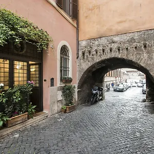 Arco Del Lauro Rome